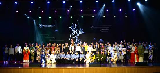 说明: C:\Users\Administrator\Desktop\戏水长鸣剧照(配通讯稿)\DSC_0771_副本.jpg